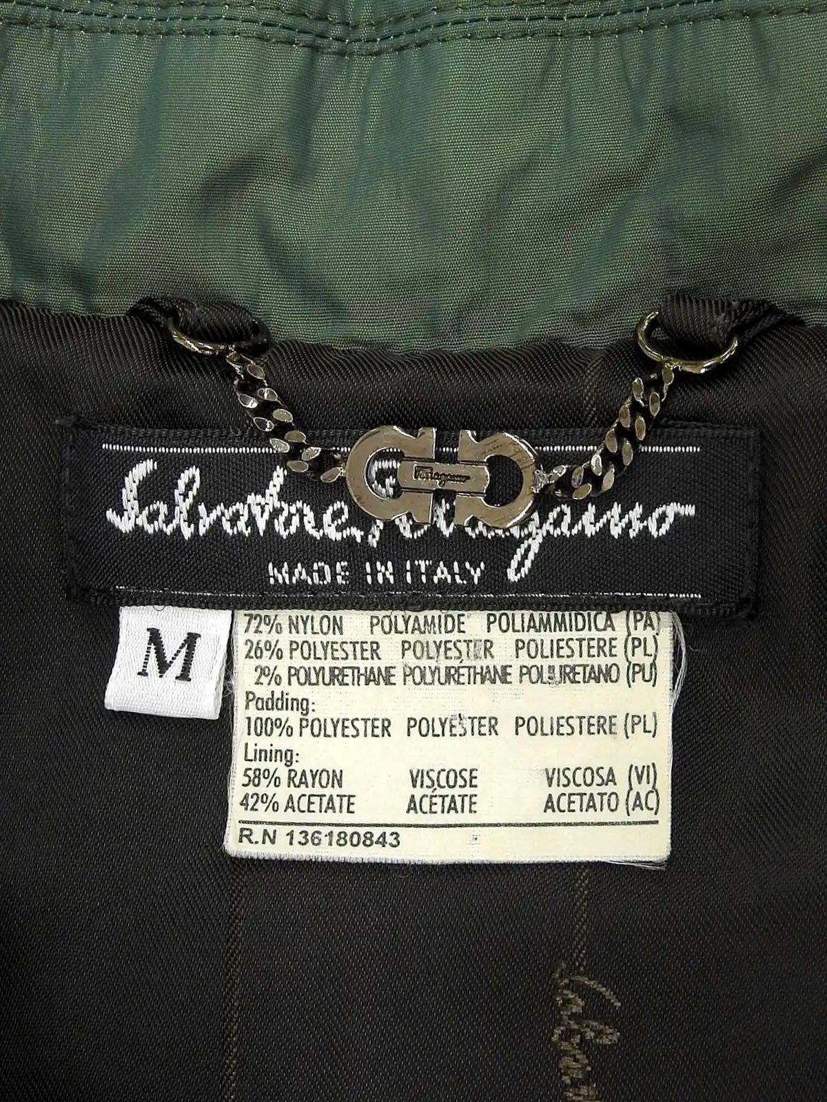 Green logo button quilted coat