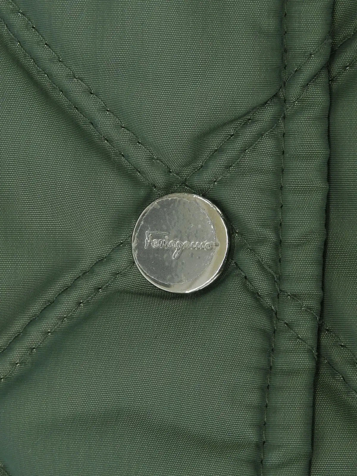 Green logo button quilted coat
