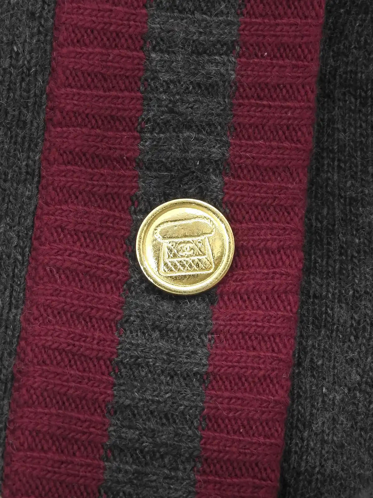 カシミアバイカラーCCマーク刺繍バッグボタンカーディガン　グレー／ボルドー