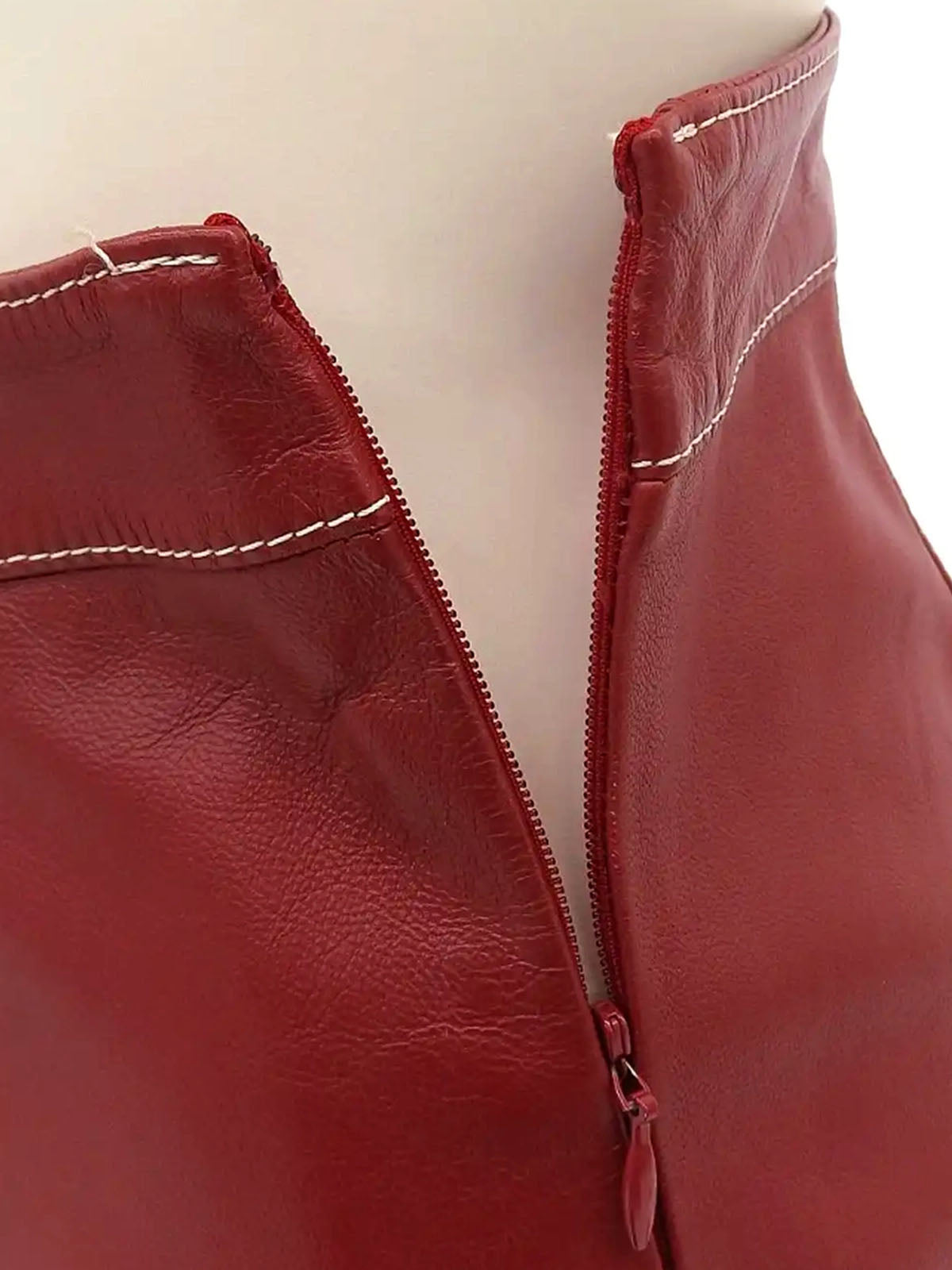 レザーロゴプレートミニスカート　ボルドー