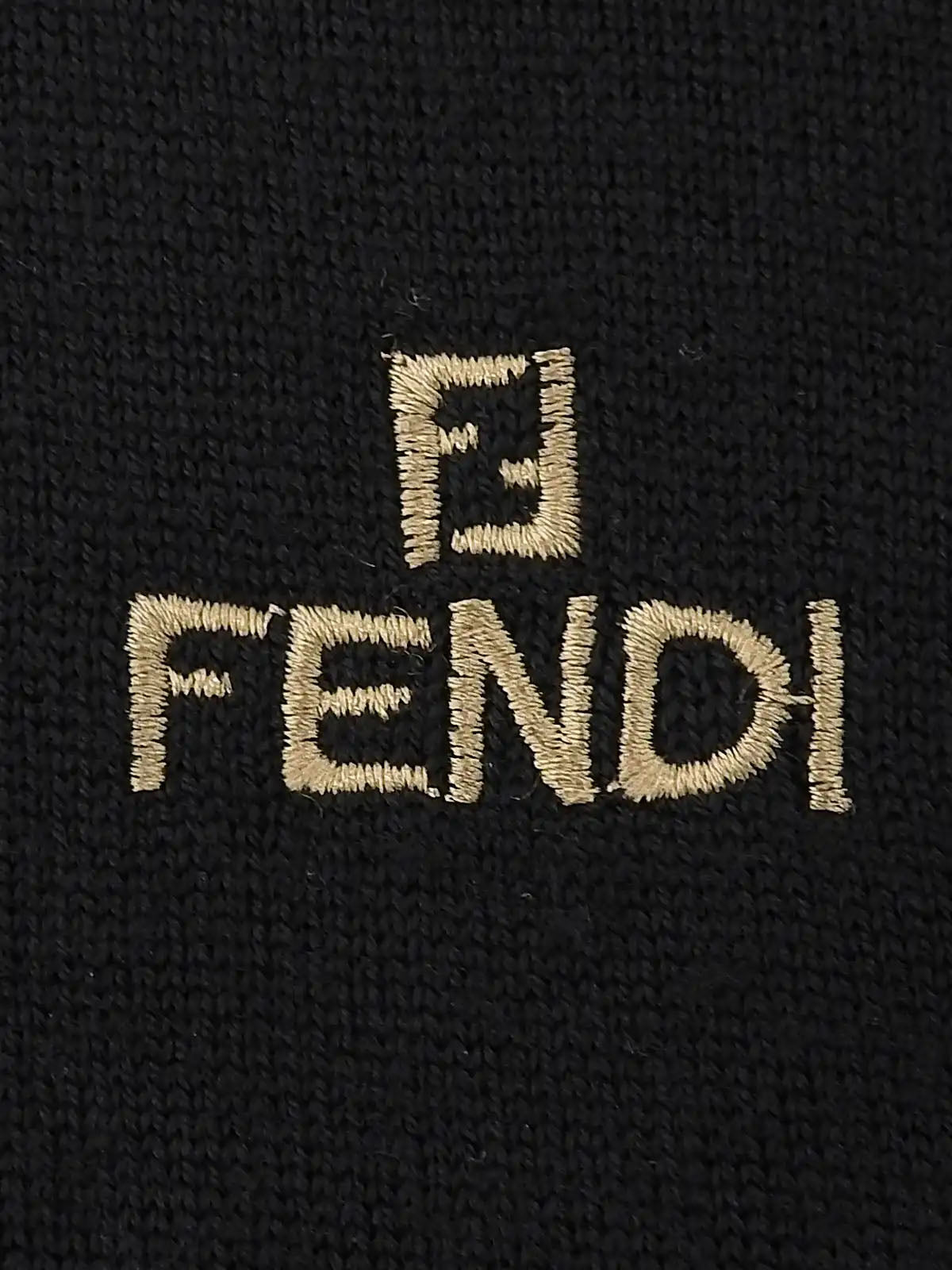 ロゴ刺繍ロングスリーブニットトップス　ブラック