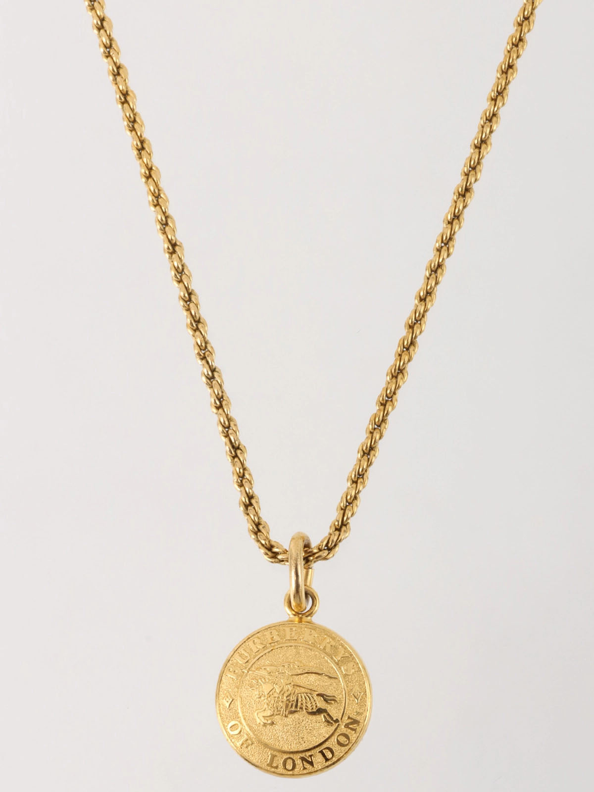 Round logo plate necklace in gold