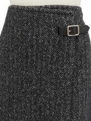 Tweed logo buckle skirt in black/gray