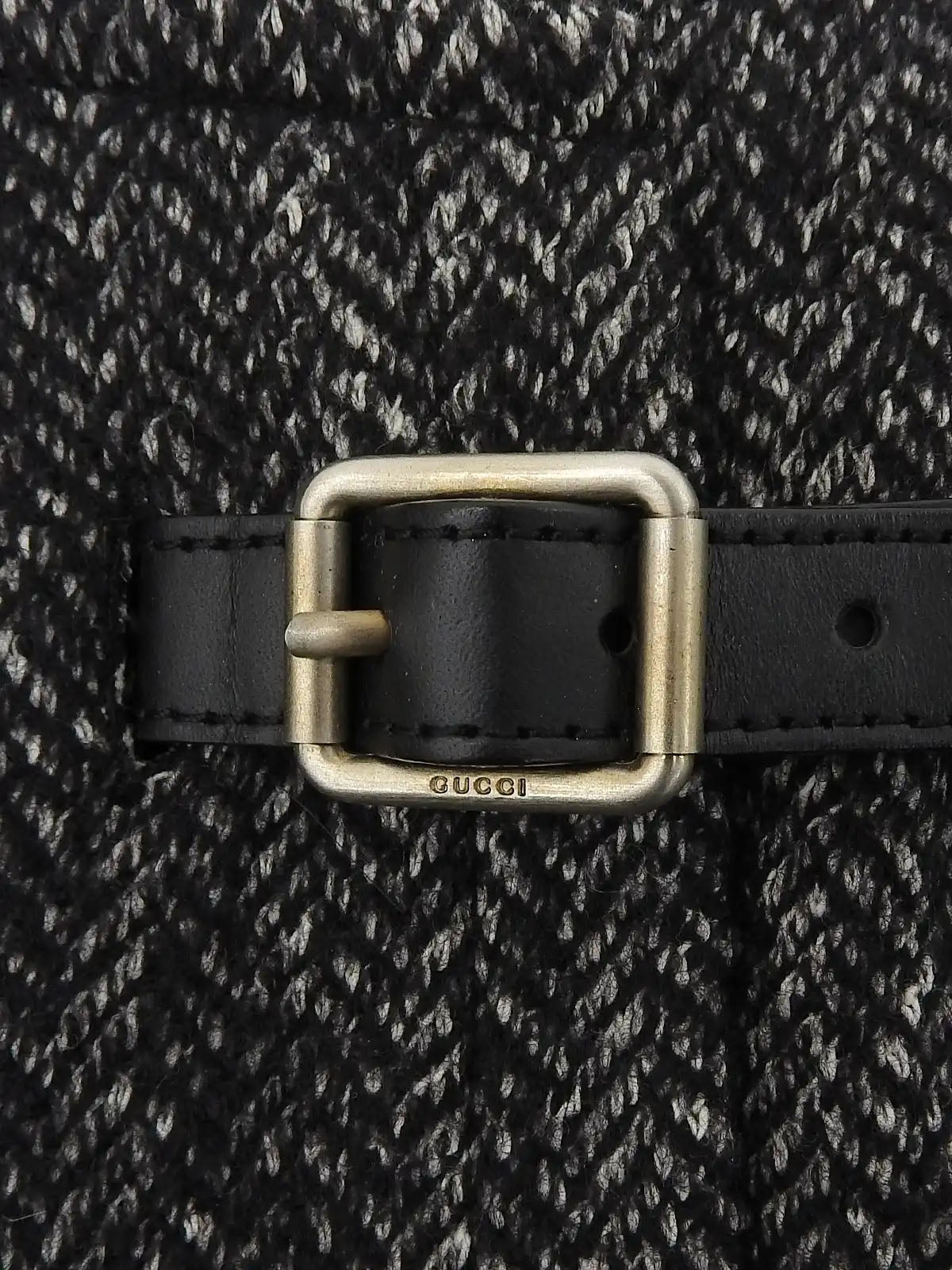 Tweed logo buckle skirt in black/gray