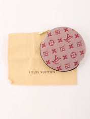 2005 年 Monogram Mini Porte Monnaie 长樱桃色