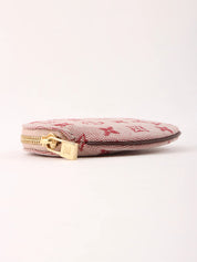 2005 年 Monogram Mini Porte Monnaie 长樱桃色