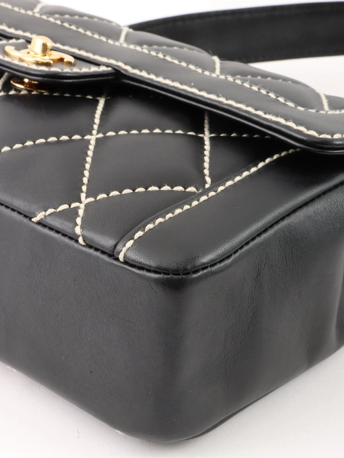 2004 Wild Stitch CC Turnlock Handbag in Black