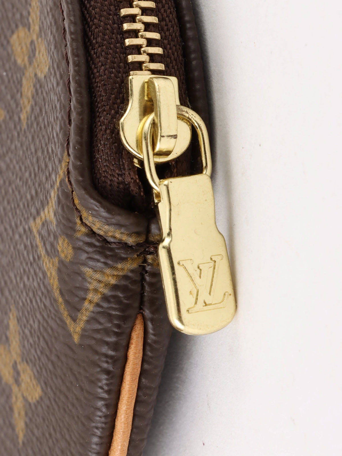 2004 年帆布花押字 Porte Monnaie 长棕色