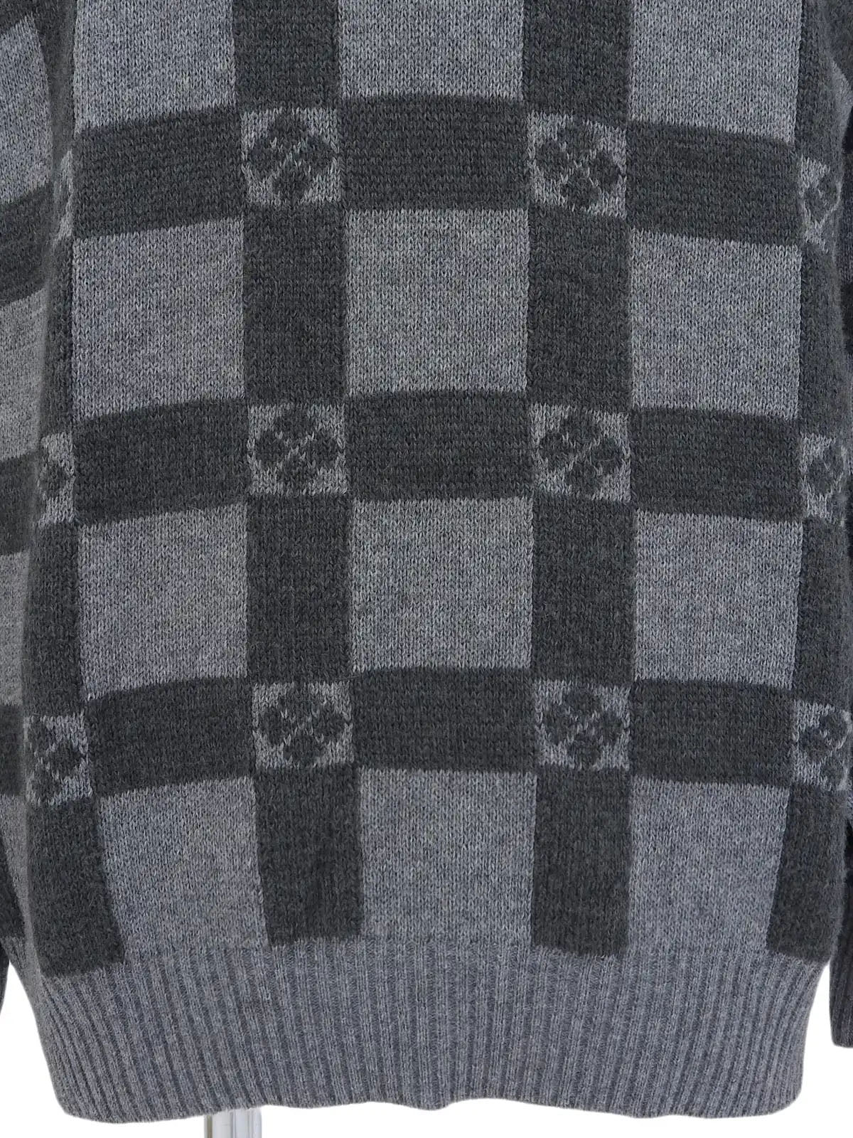 Long-sleeved wool knit top in grey