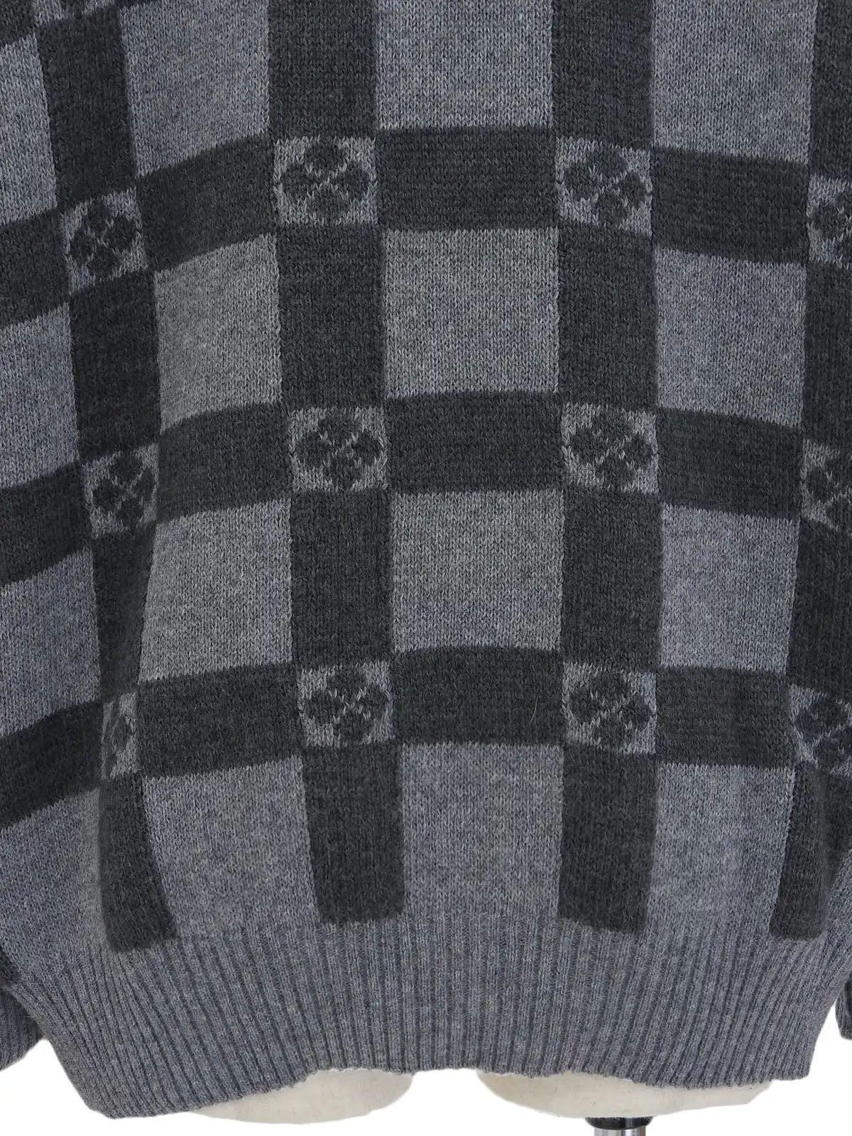 Long-sleeved wool knit top in grey