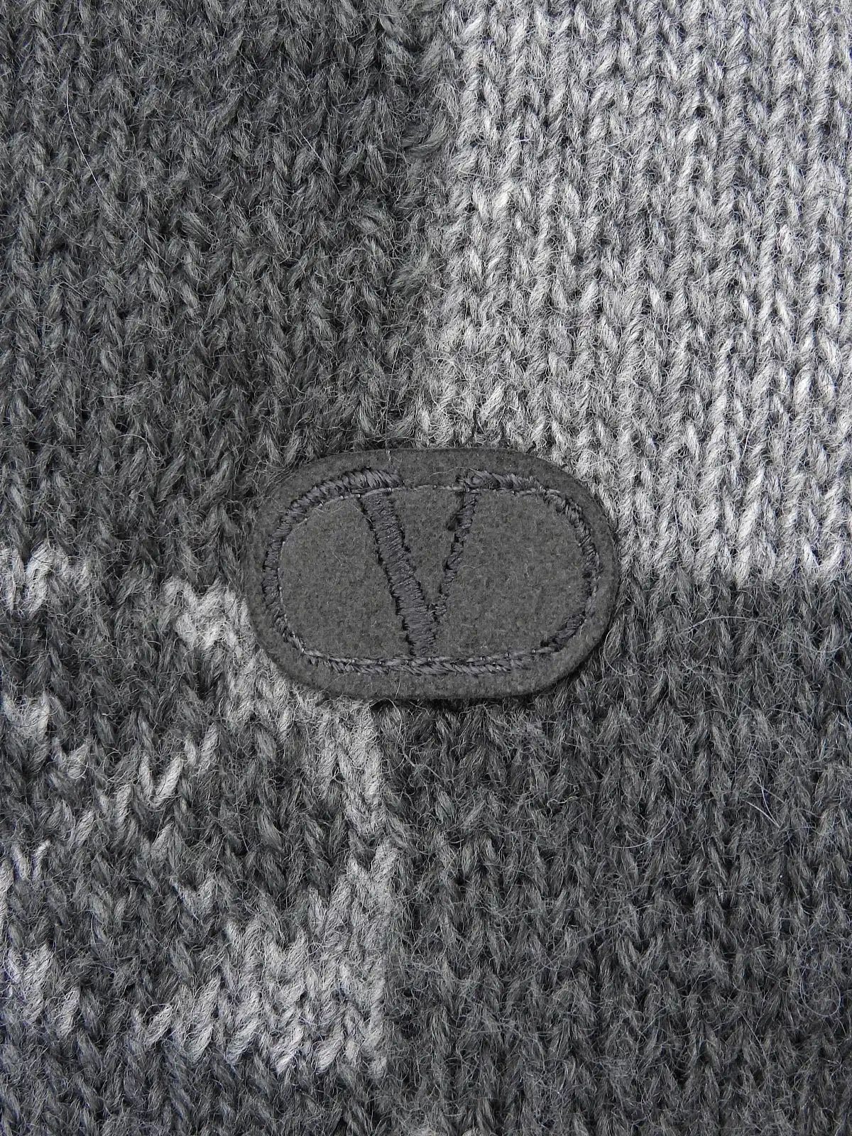 Long-sleeved wool knit top in grey