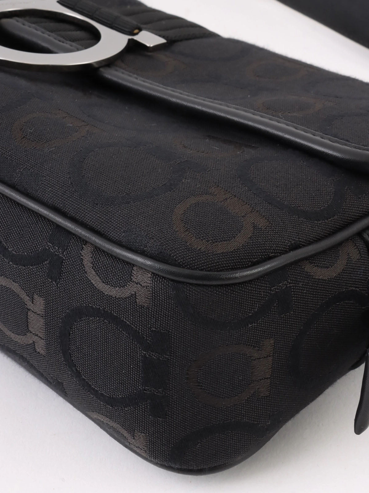 Gancini Plate Shoulder Bag in Black