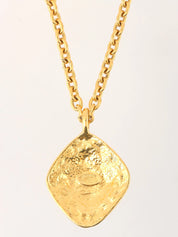 Diamond motif CC mark necklace gold