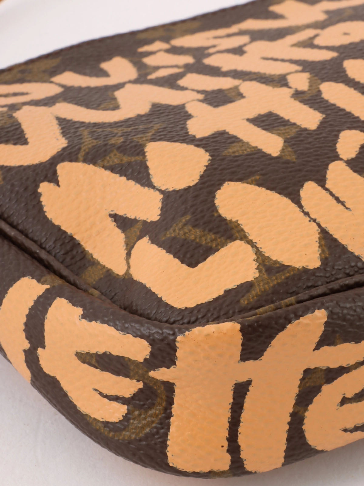 2001 Canvas Monogram Graffiti Pochette Accessoires Brown/Orange