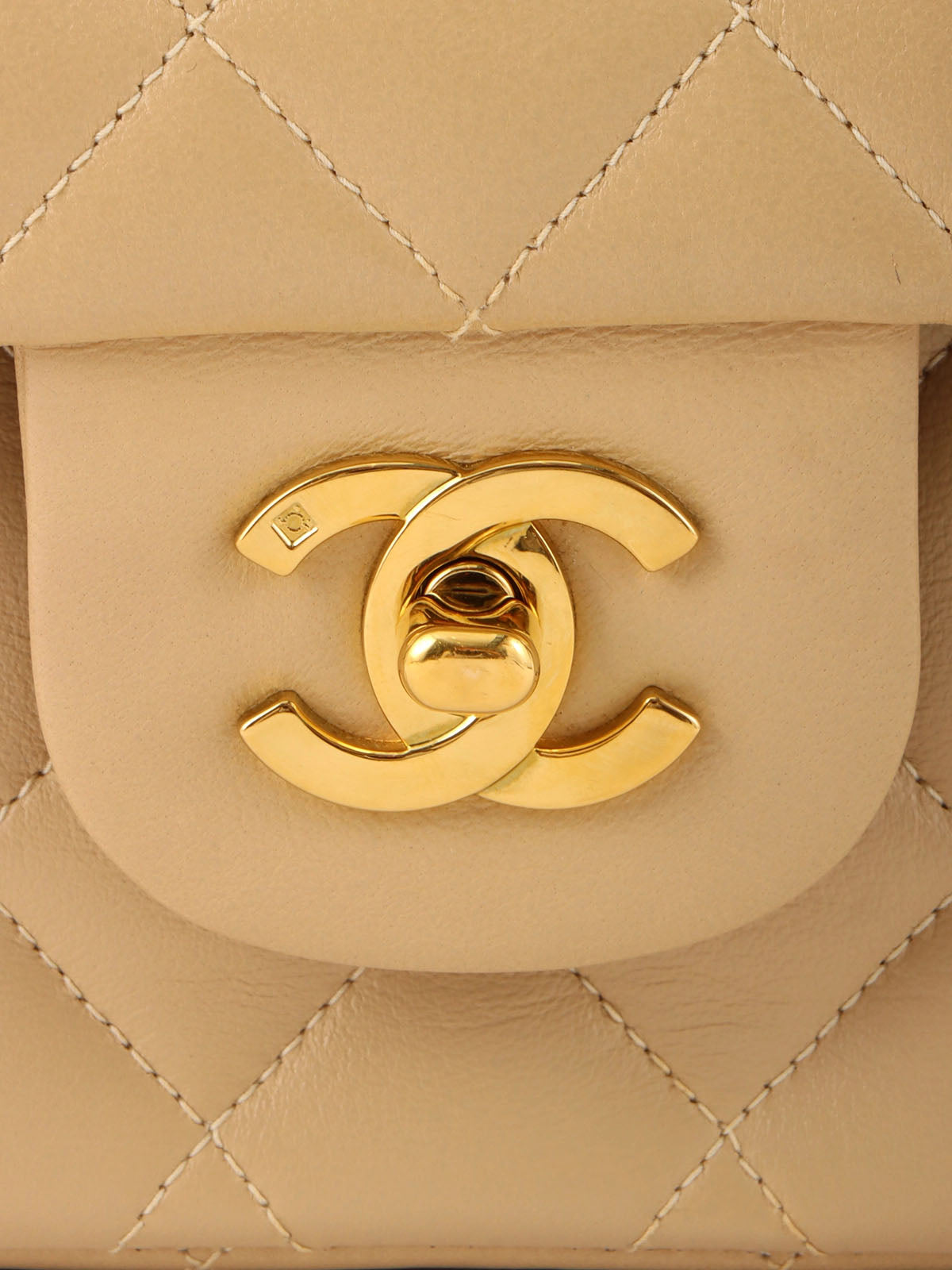 1995 Classic Flap Chain Bag 25cm Beige