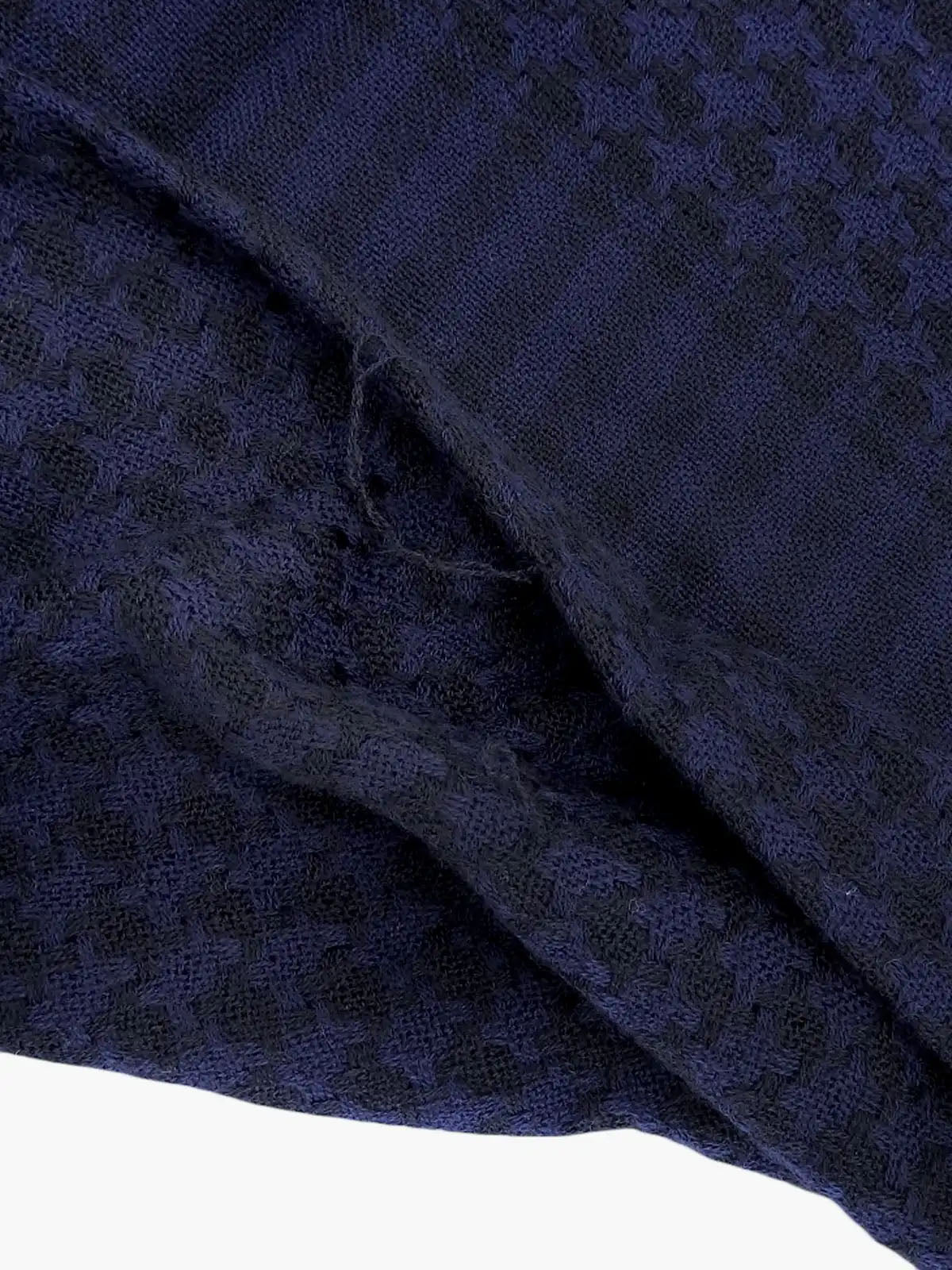 Houndstooth pattern cashmere stole in navy/black