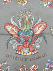 Carré 90 Les Fetes DU ROI Soleil Pattern Scarf Gray/Multi