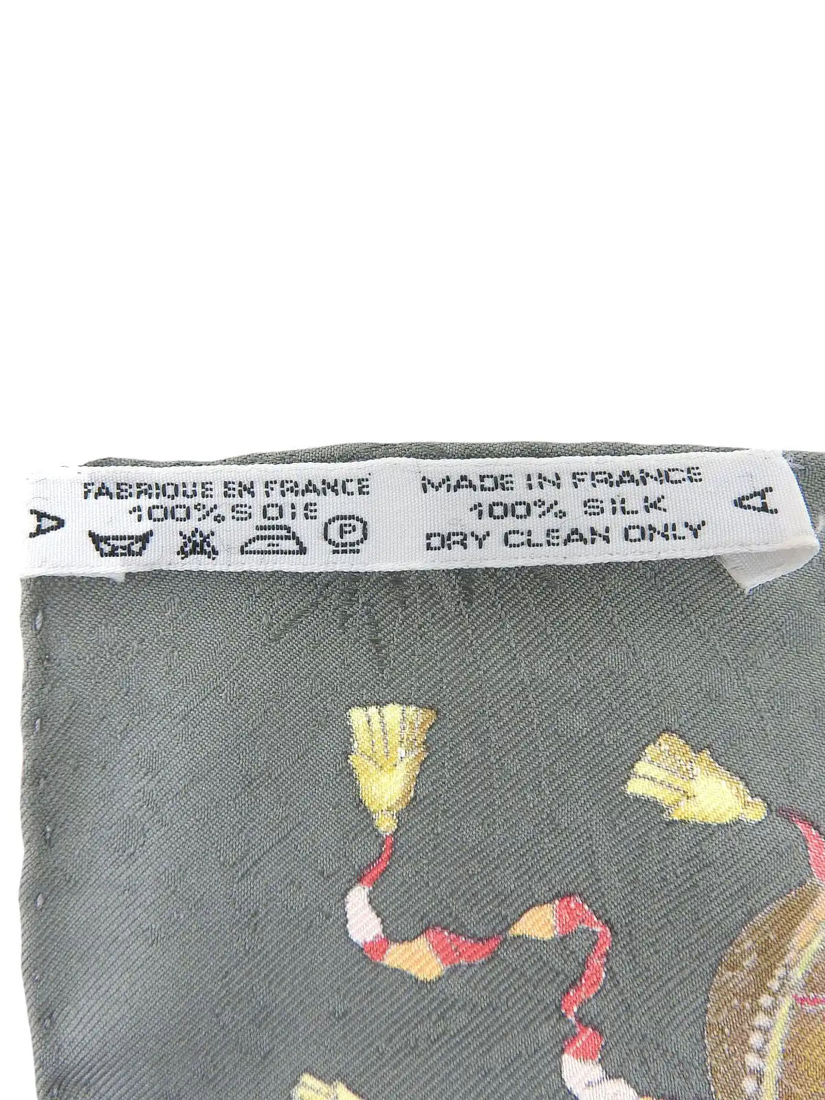 Carré 90 Les Fetes DU ROI Soleil Pattern Scarf Gray/Multi