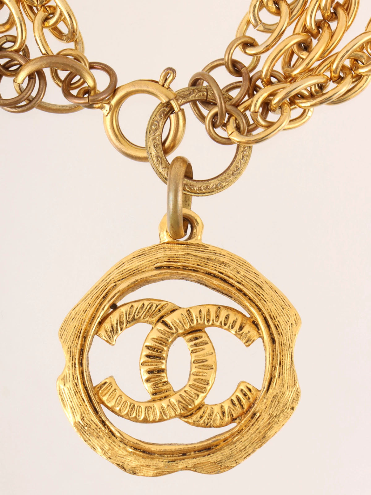 Round Cutout CC Mark Chain Bracelet in Gold