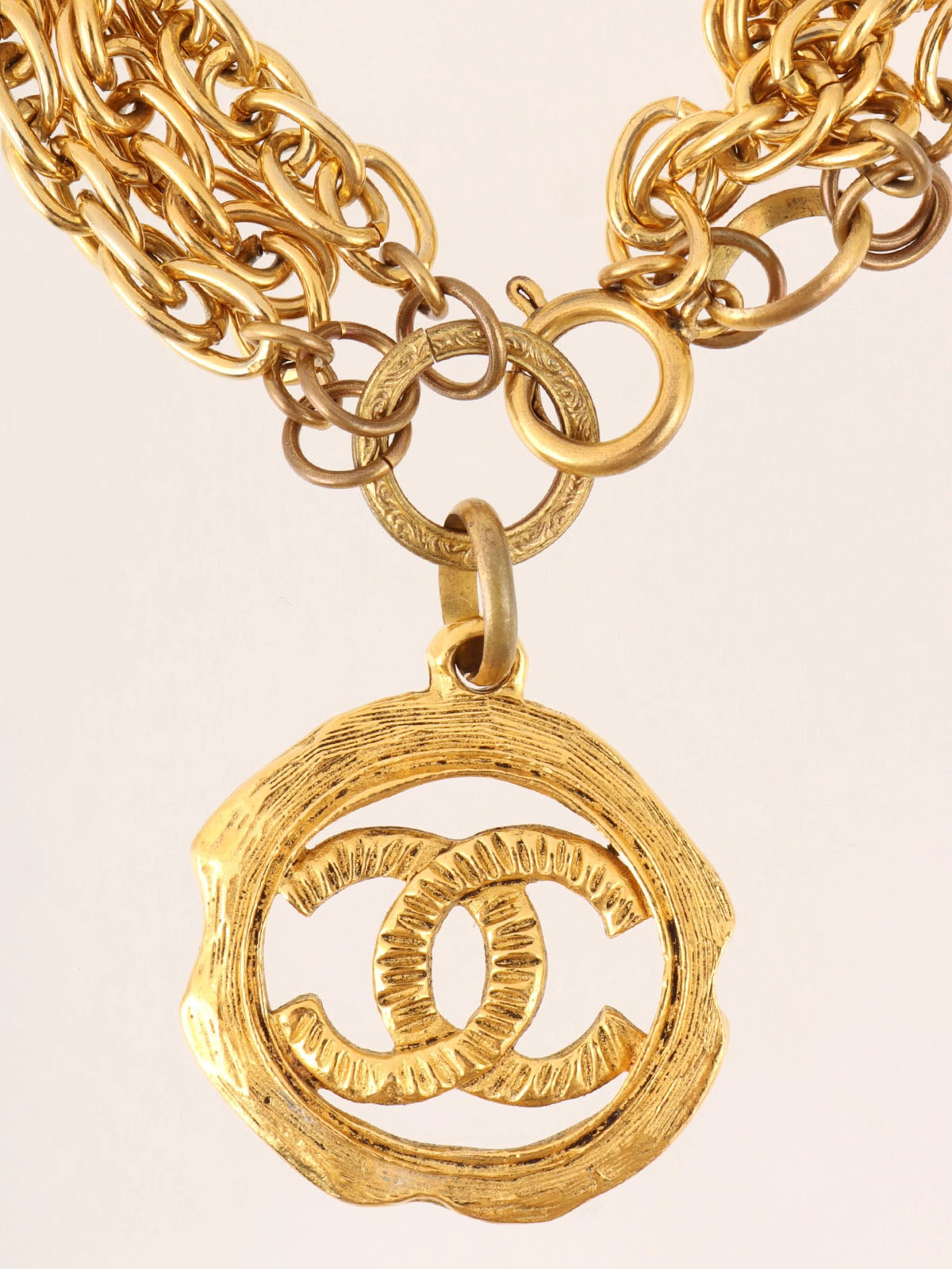 Round Cutout CC Mark Chain Bracelet in Gold