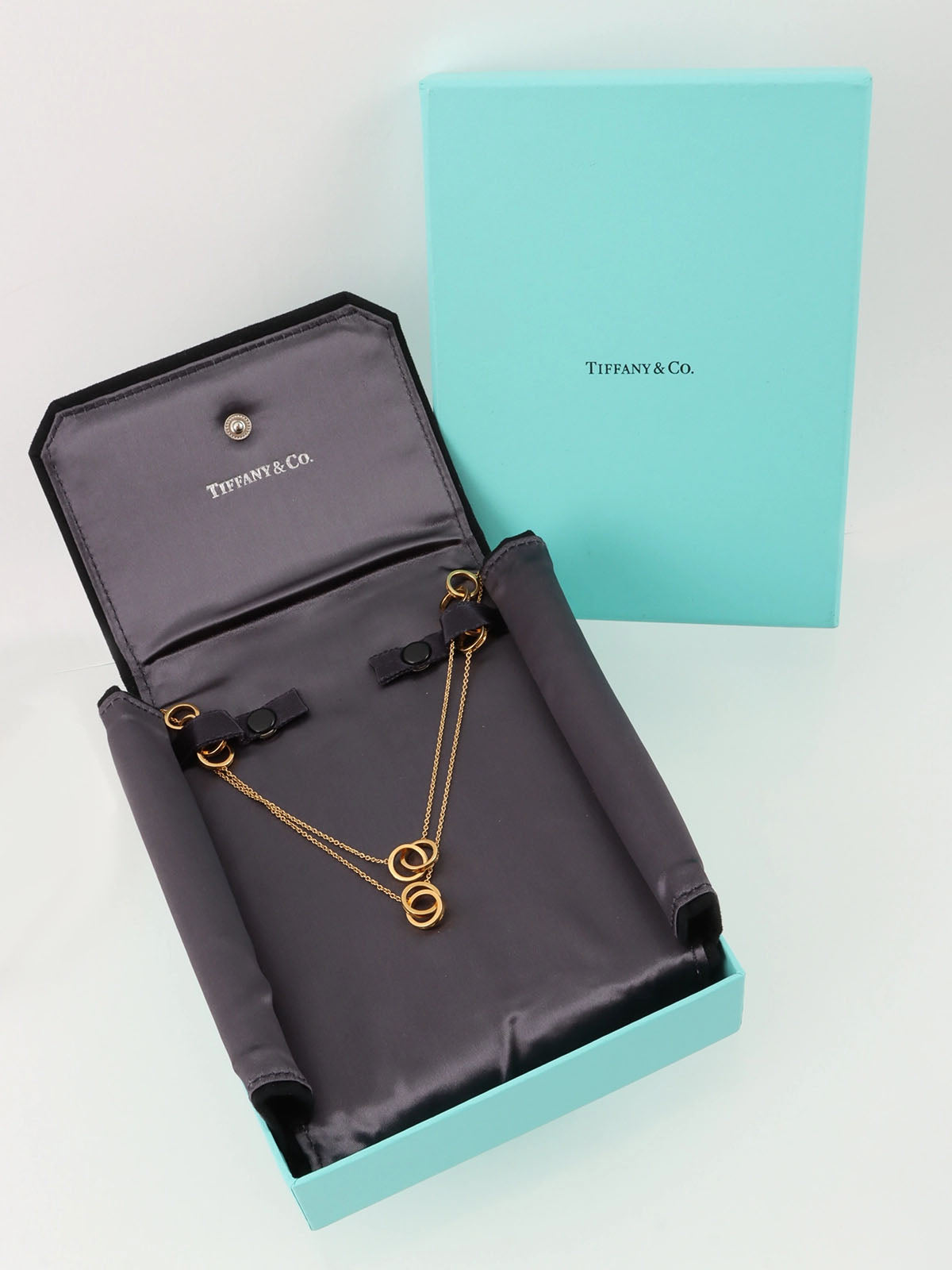 18K Gold Interlocking Necklace