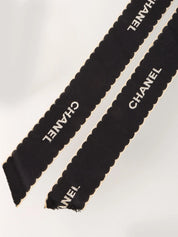 Logo ribbon brooch in black