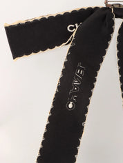 Logo ribbon brooch in black