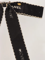 Logo ribbon brooch in black