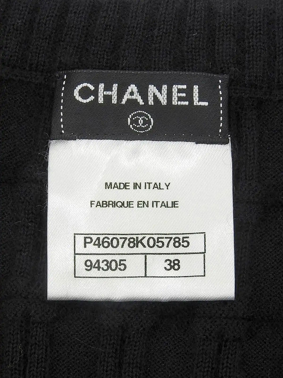 カシミアミニロゴプレートノースリーブニット ブラック