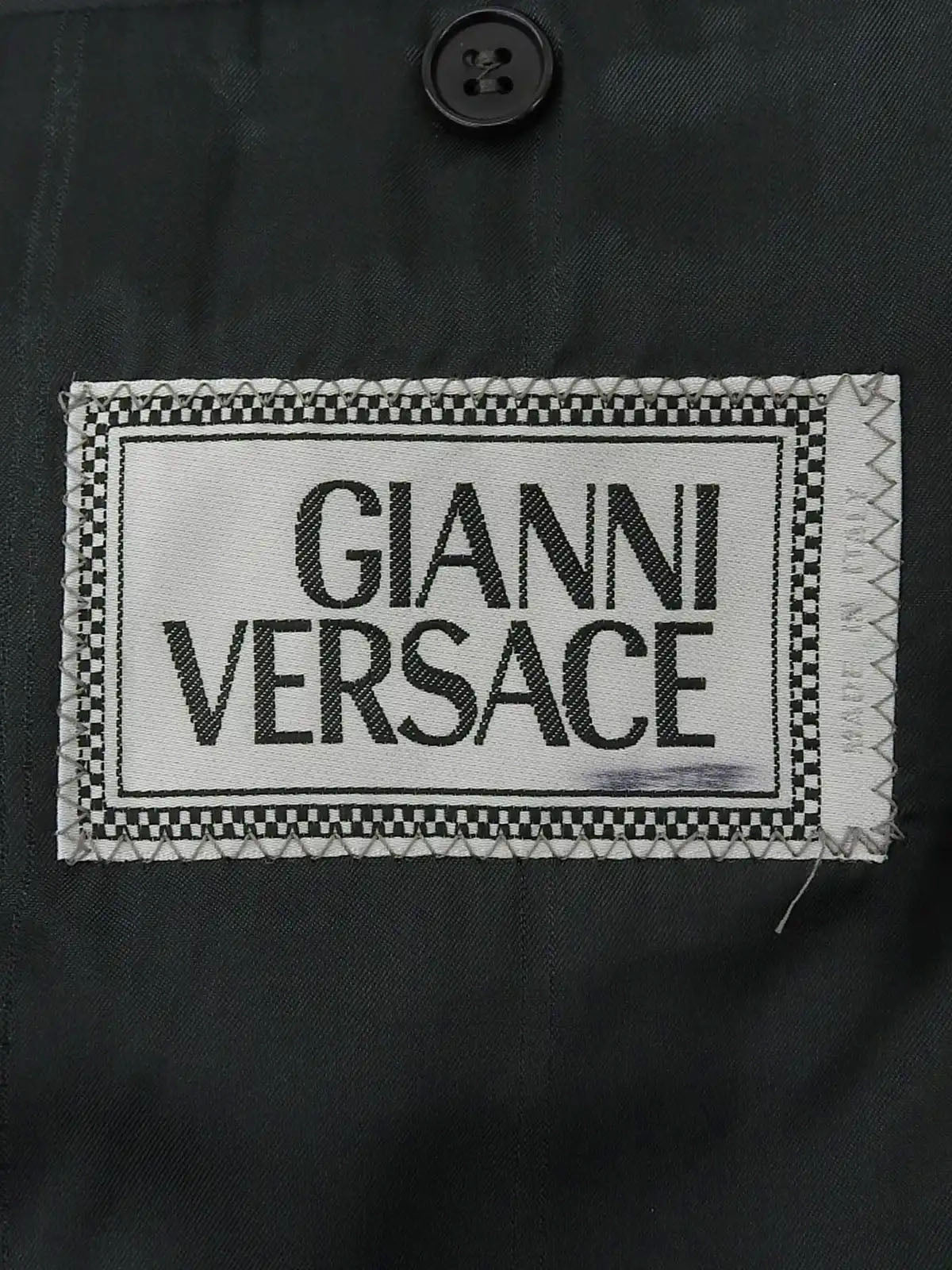 Wool Medusa Button Set in Black