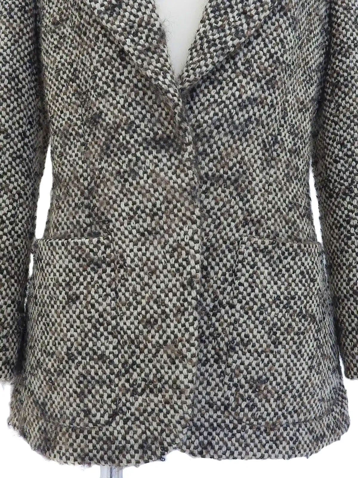 象牙色、棕色和黑色粗花呢单扣夹克