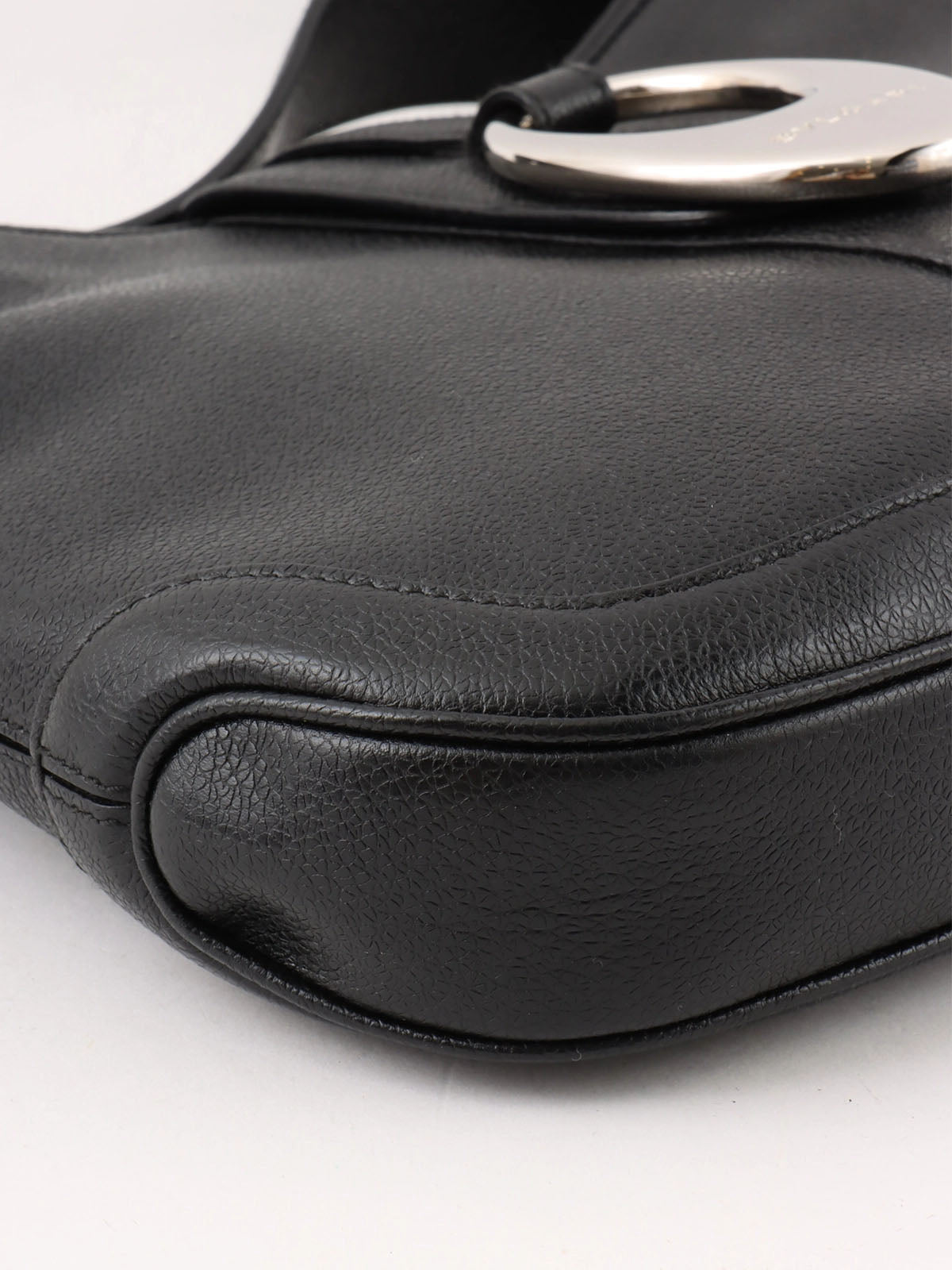 オーバルロゴプレートショルダーバッグ ブラック