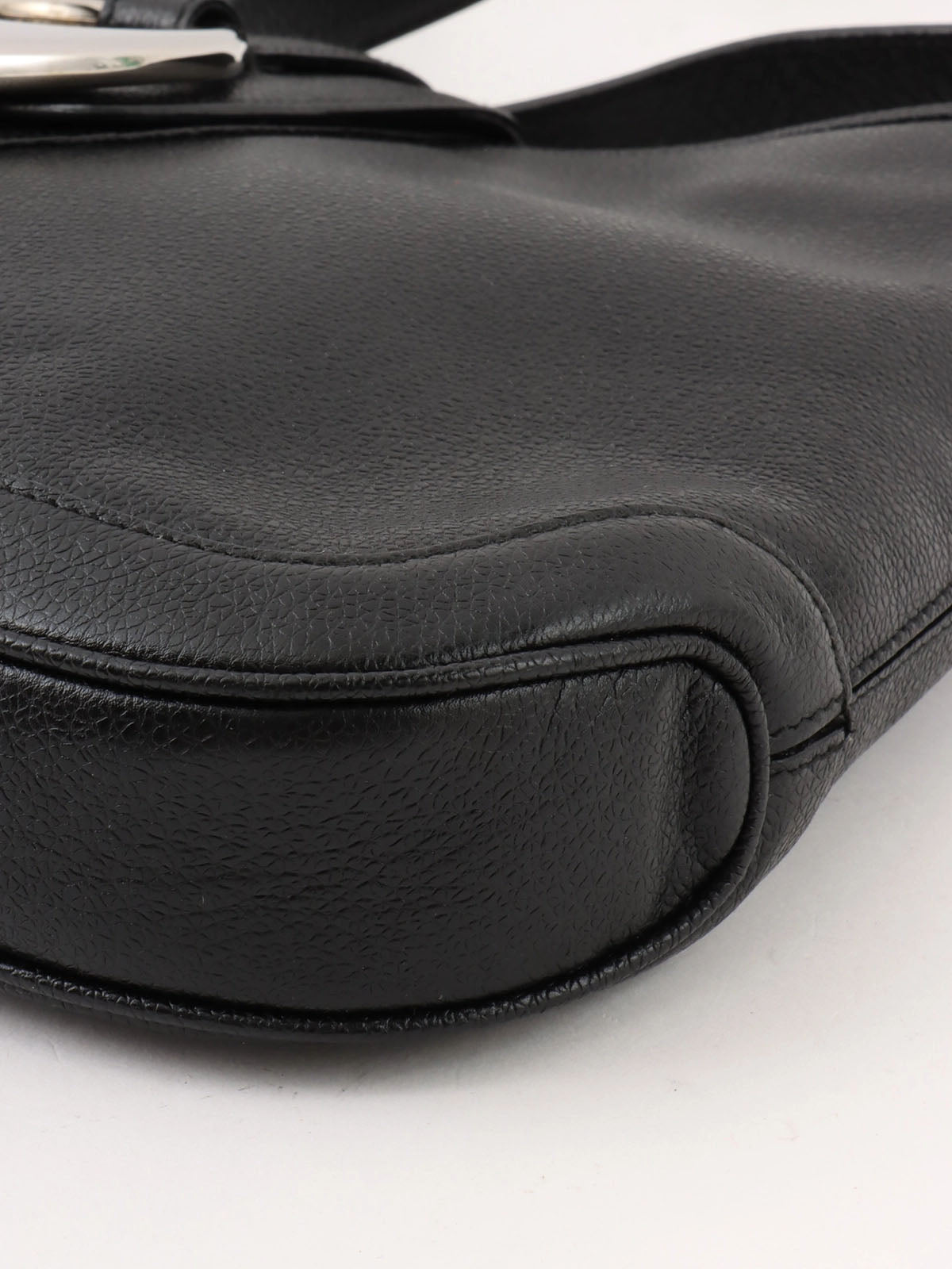オーバルロゴプレートショルダーバッグ ブラック