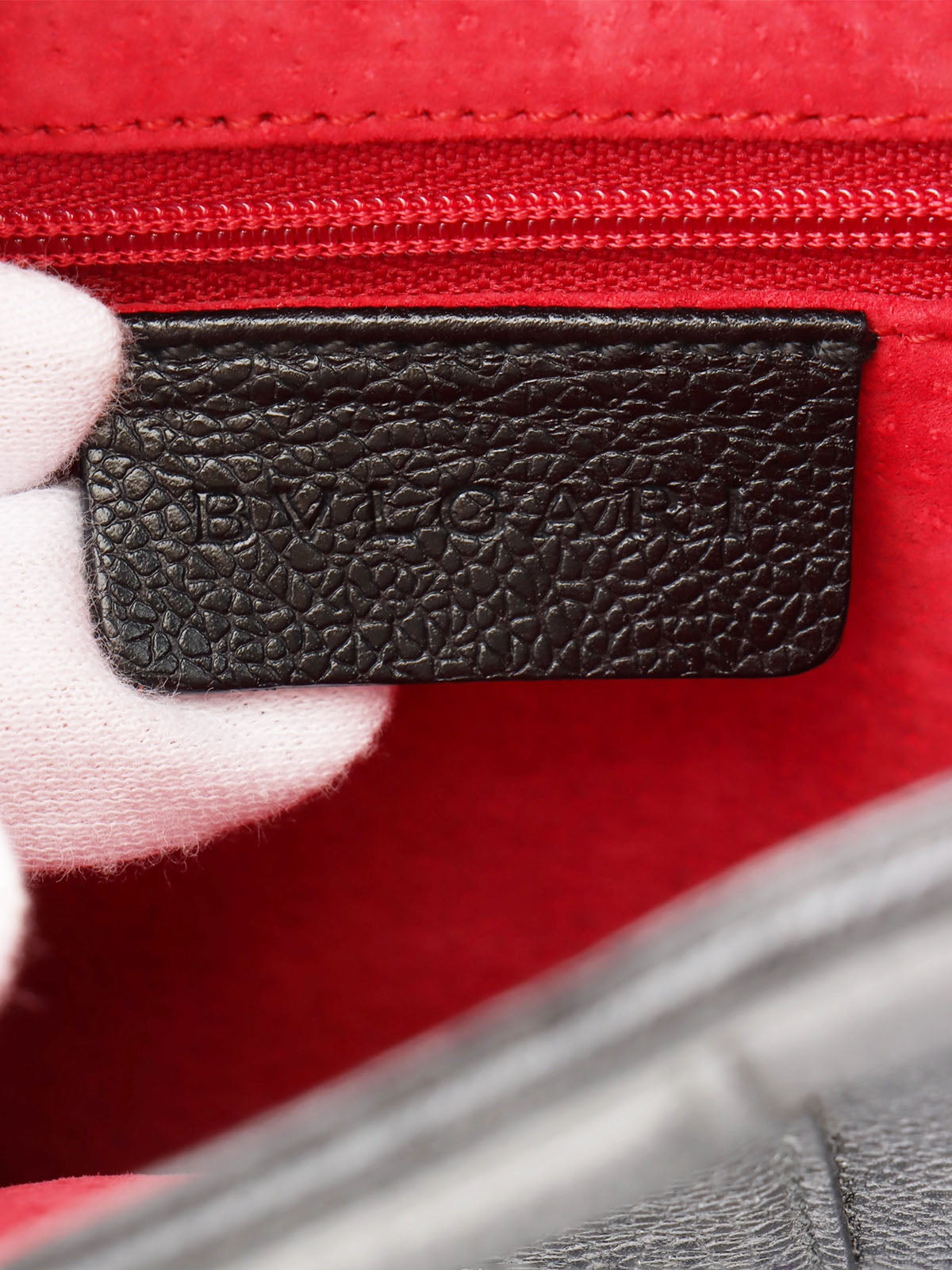 オーバルロゴプレートショルダーバッグ ブラック