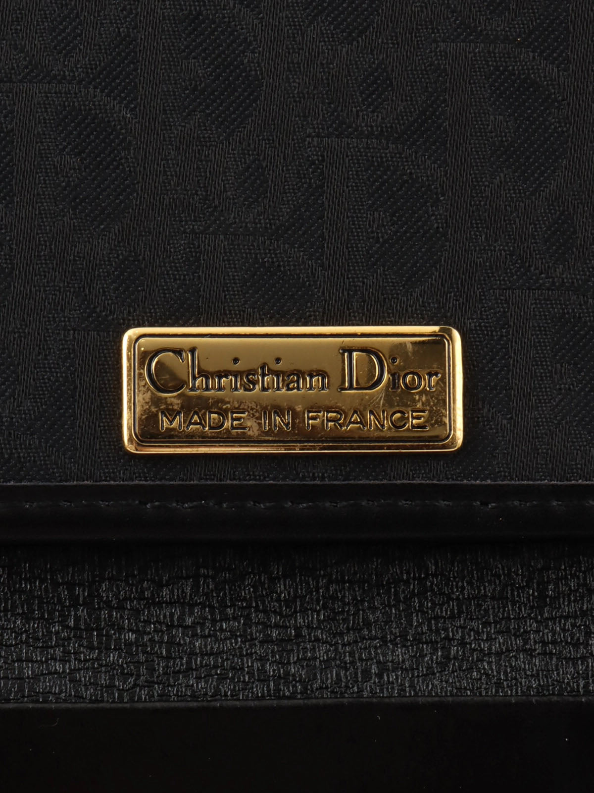 Trotter Pattern Round Logo Plate Chain Shoulder Bag Black