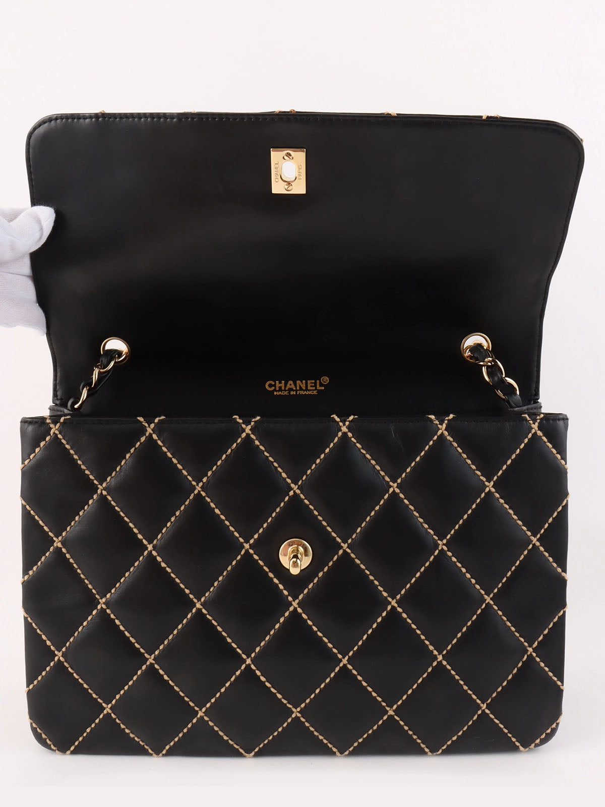 2001 Wild Stitch CC Turnlock Chain Shoulder Bag in Black