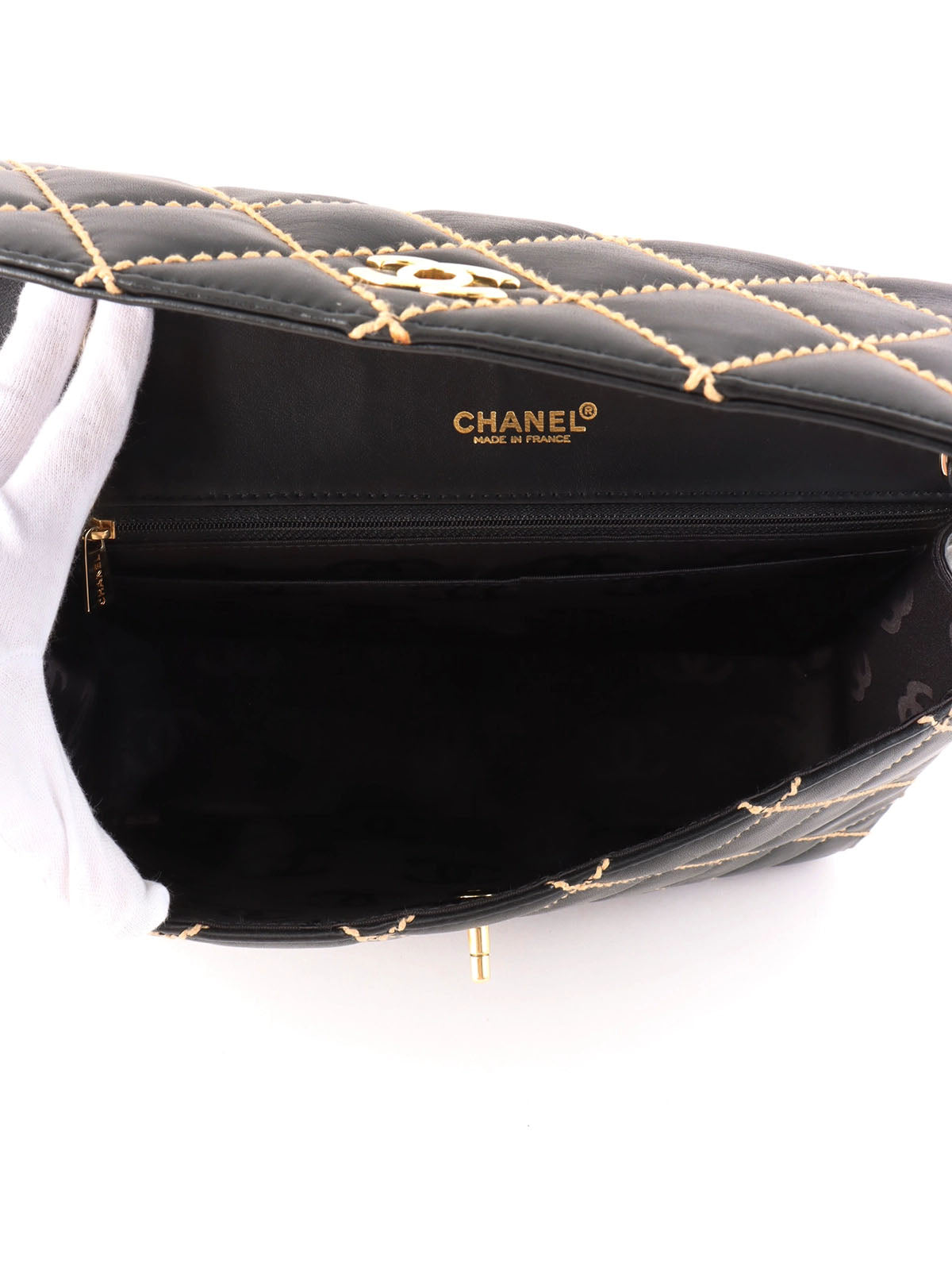 2001 Wild Stitch CC Turnlock Chain Shoulder Bag in Black