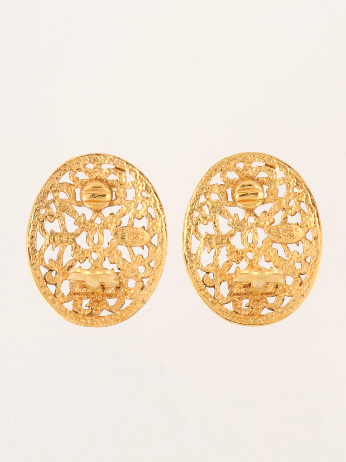 1991 Oval Cutout Design CC Mark Earrings Gold