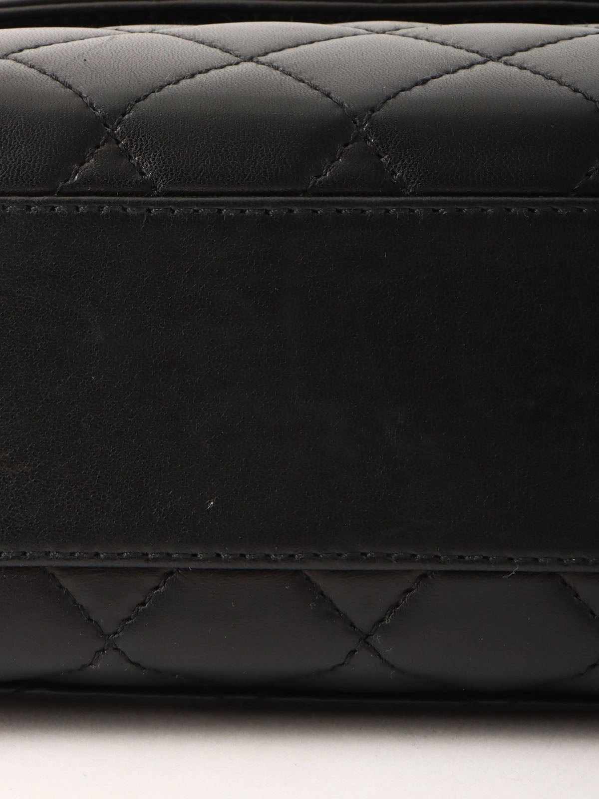 1998 Matelasse CC Turnlock Handbag in Black