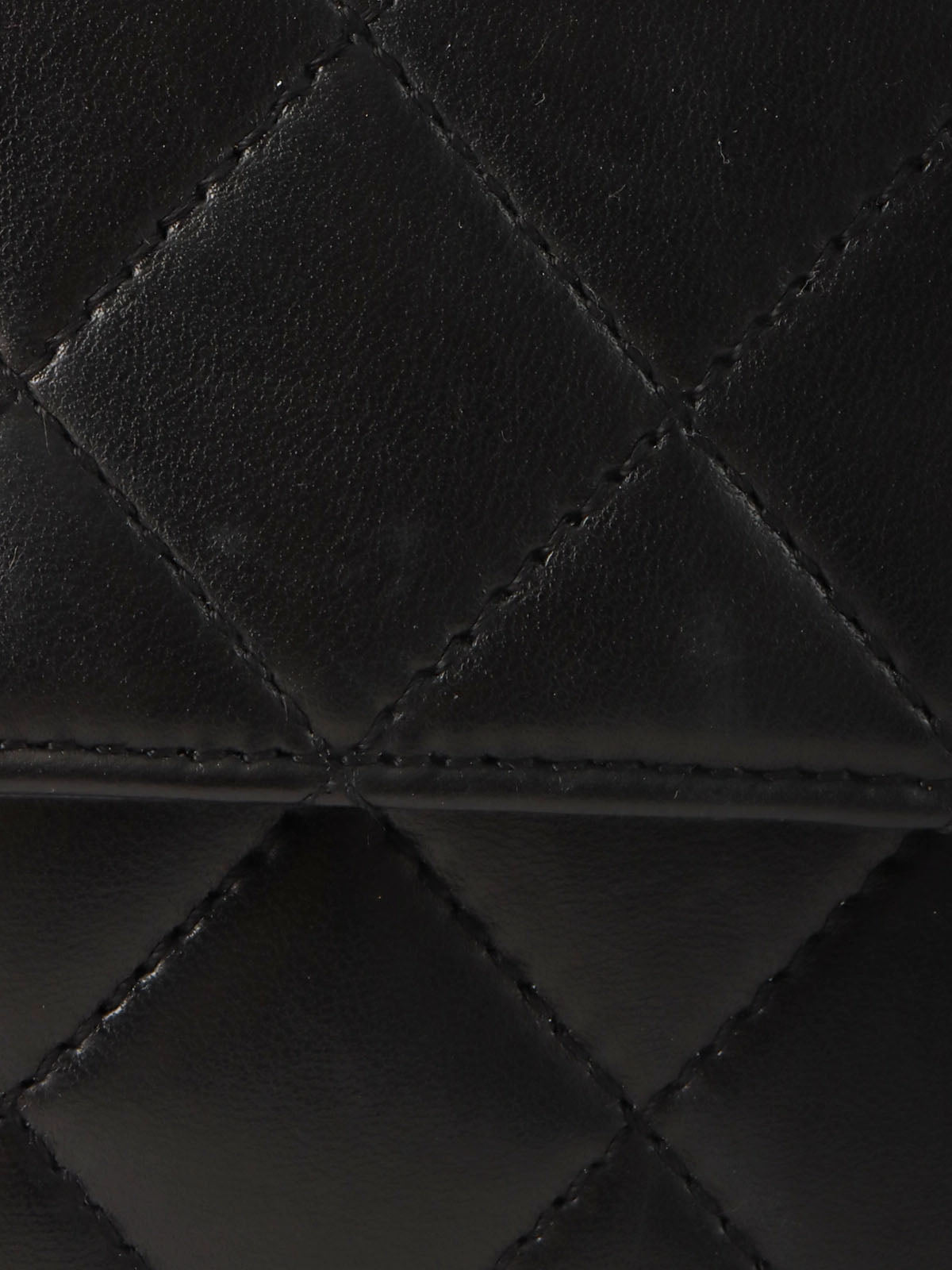1998 Matelasse CC Turnlock Handbag in Black