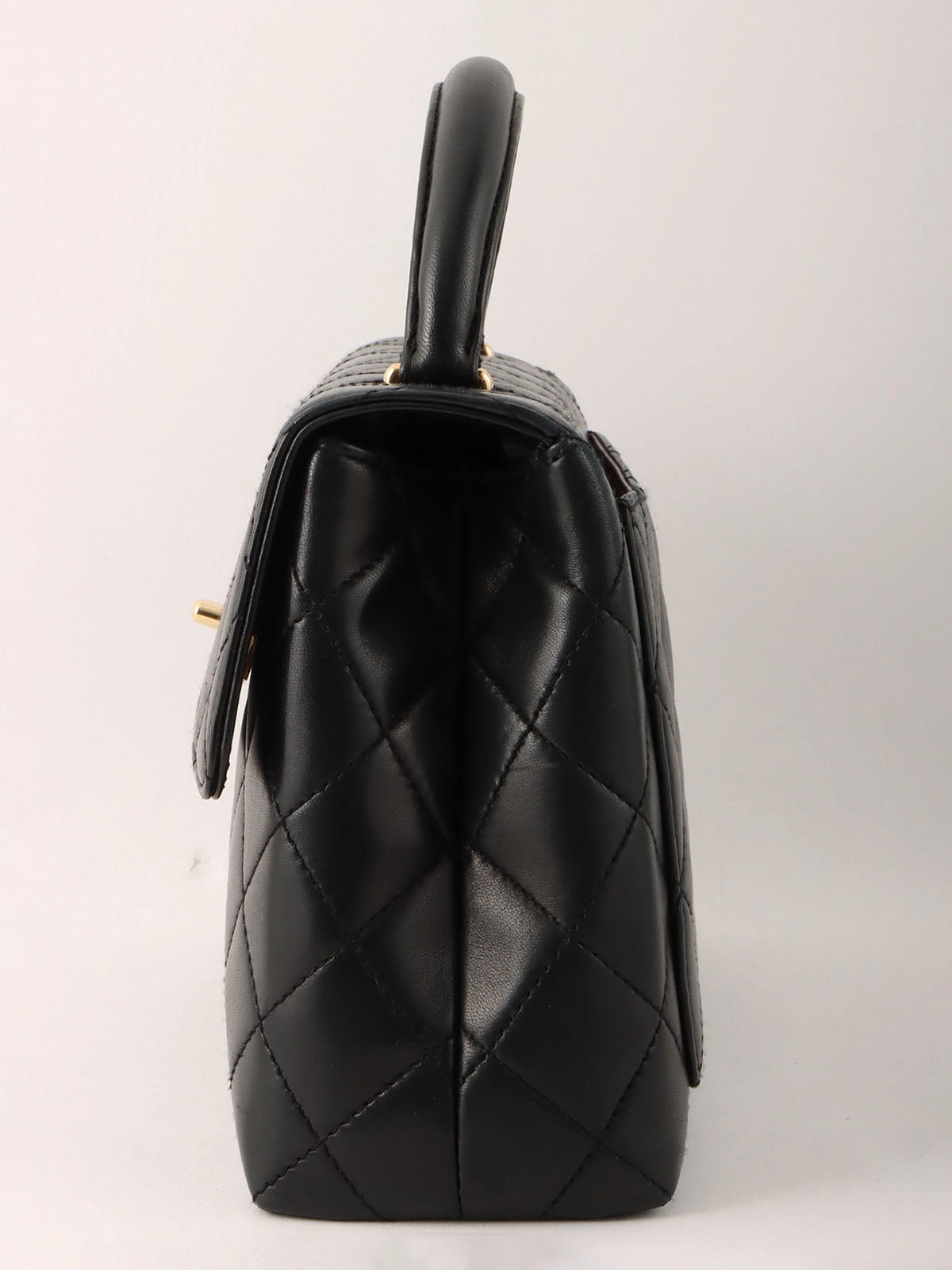1998 Matelasse CC Turnlock Handbag in Black