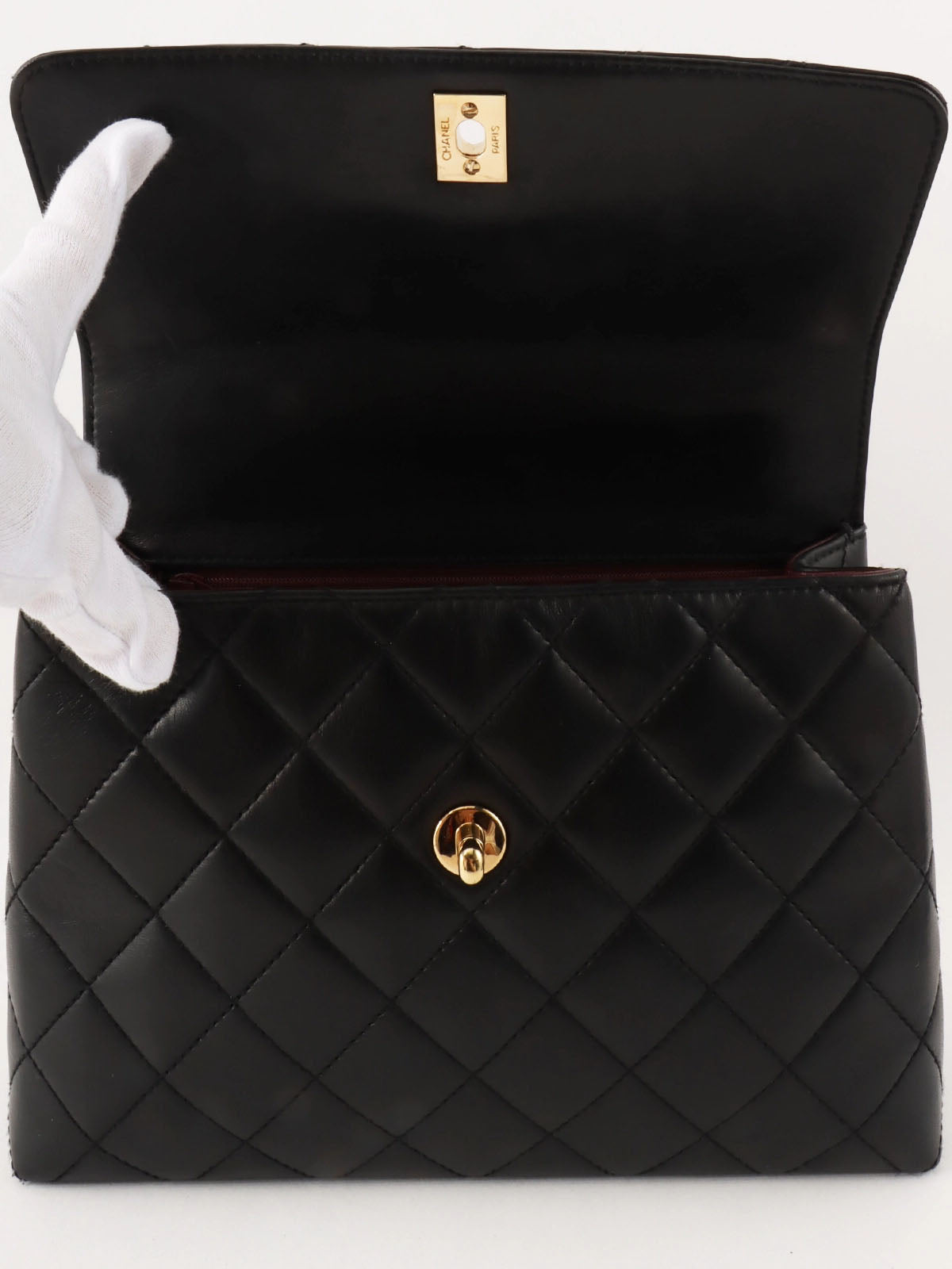 1998 Matelasse CC Turnlock Handbag in Black
