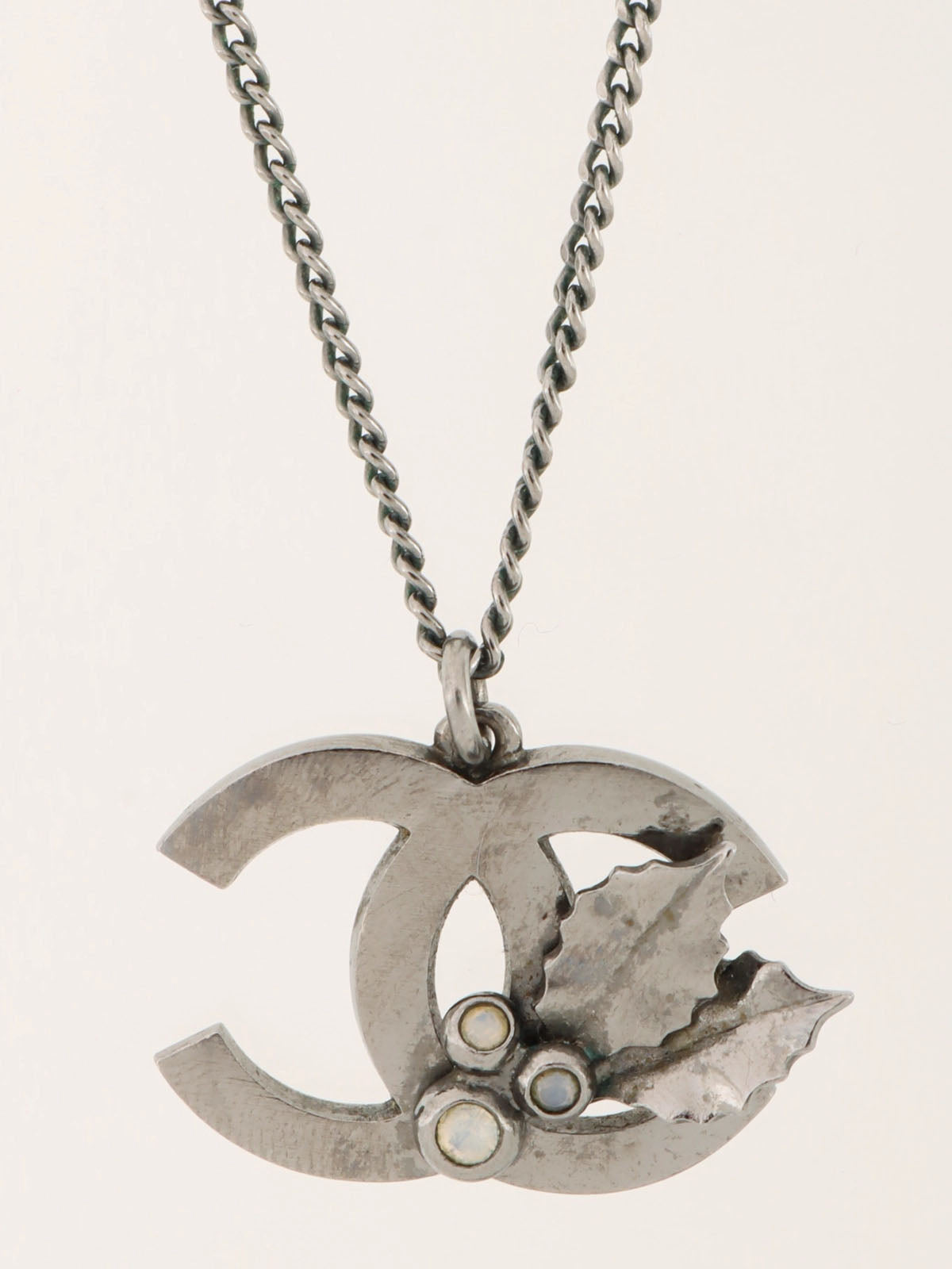 2005 Rhinestone Leaf CC Mark Plate Necklace in Gunmetal