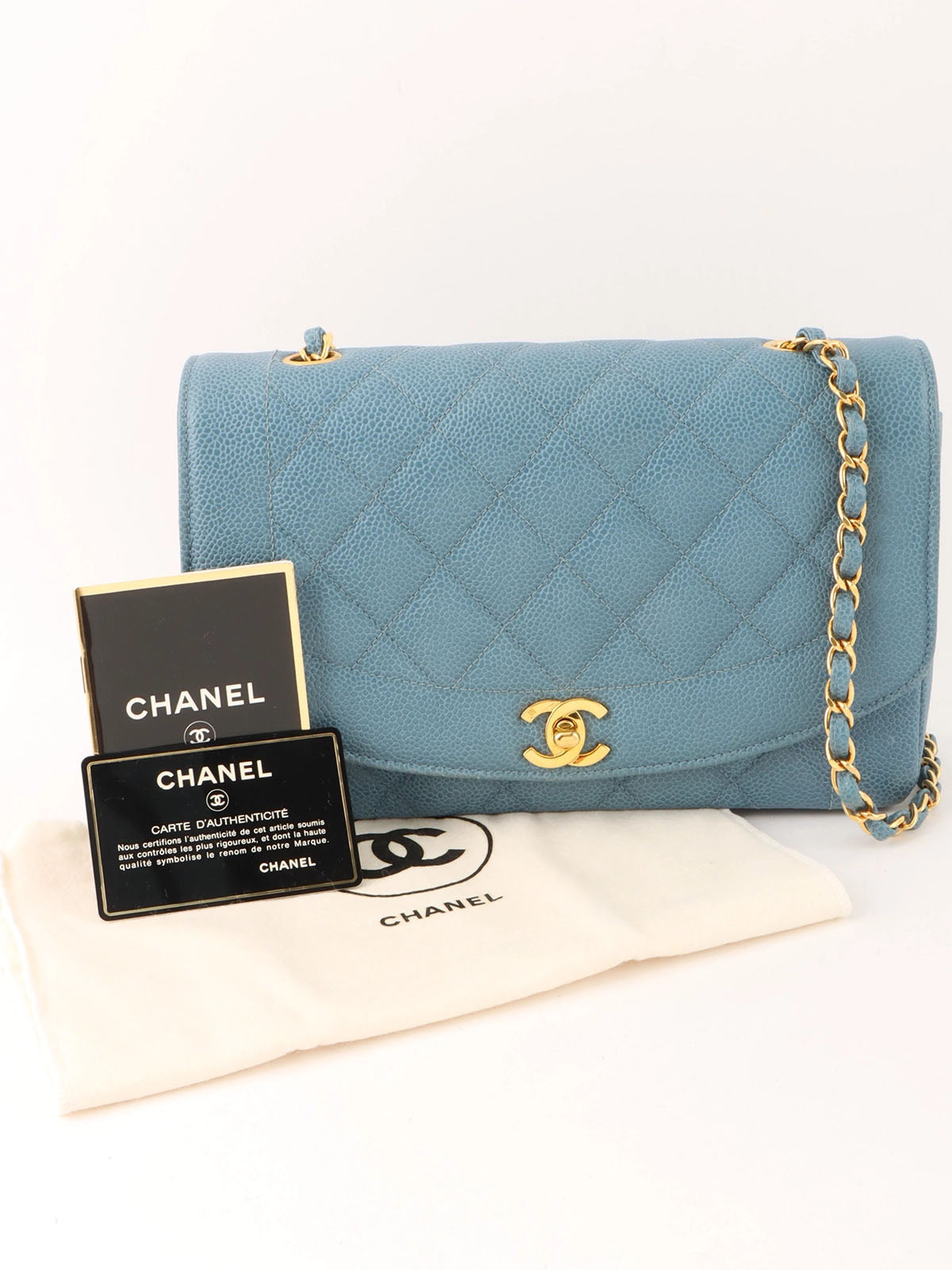 1995年頃製　キャビアスキンダイアナフラップチェーンバッグ25cm　ライトブルー