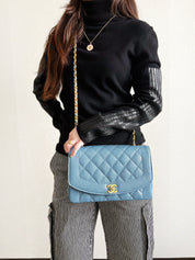 1995年頃製　キャビアスキンダイアナフラップチェーンバッグ25cm　ライトブルー