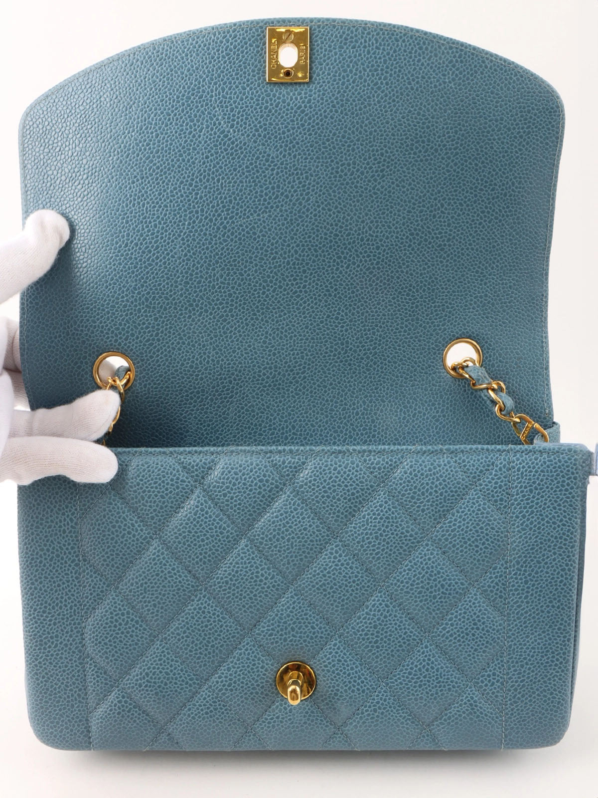 1995年頃製　キャビアスキンダイアナフラップチェーンバッグ25cm　ライトブルー