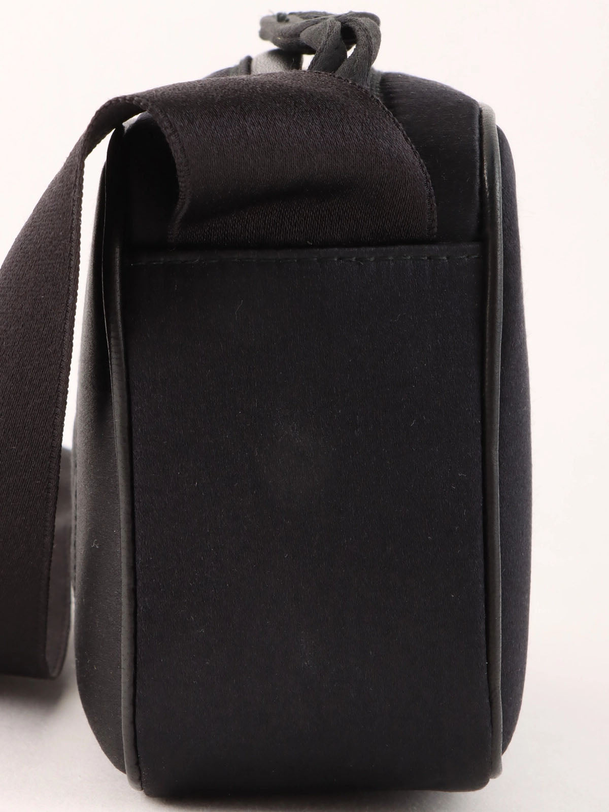 1997年頃製 シルクサテンカメリアステッチリボンショルダーバック ブラック