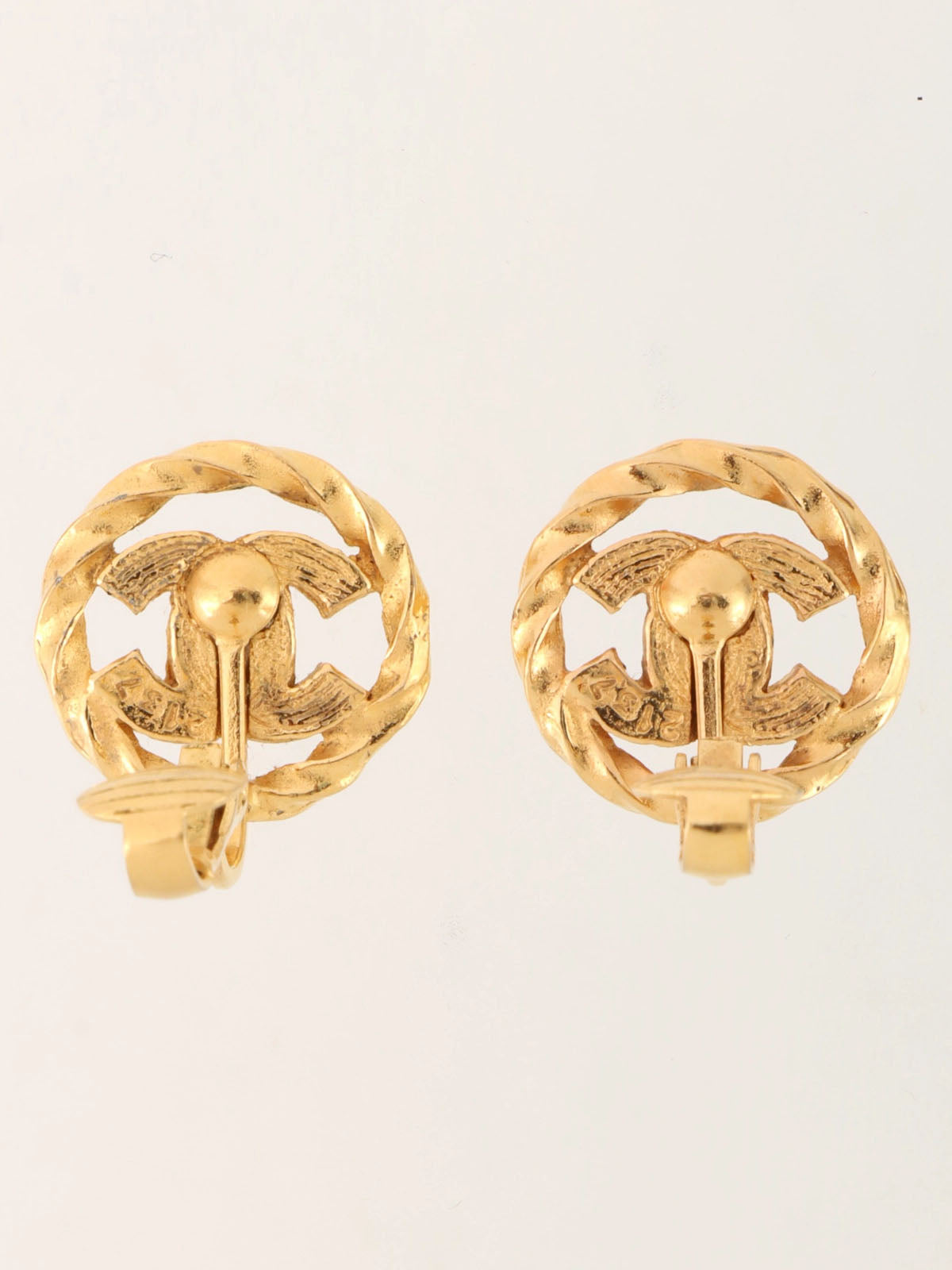 Circle Rhinestone CC Mark Earrings in Gold