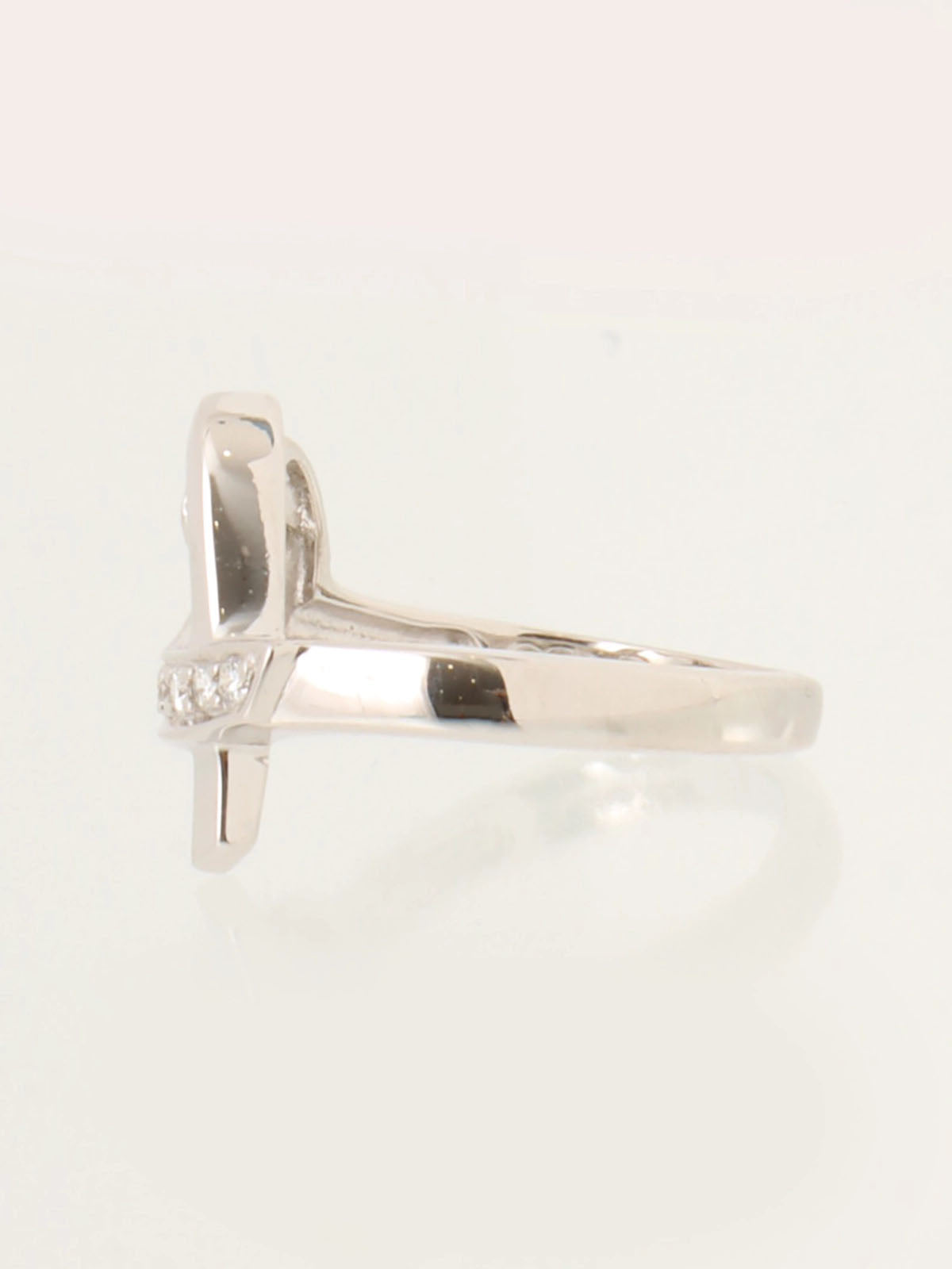 18K Diamond Loving Heart Ring in Silver