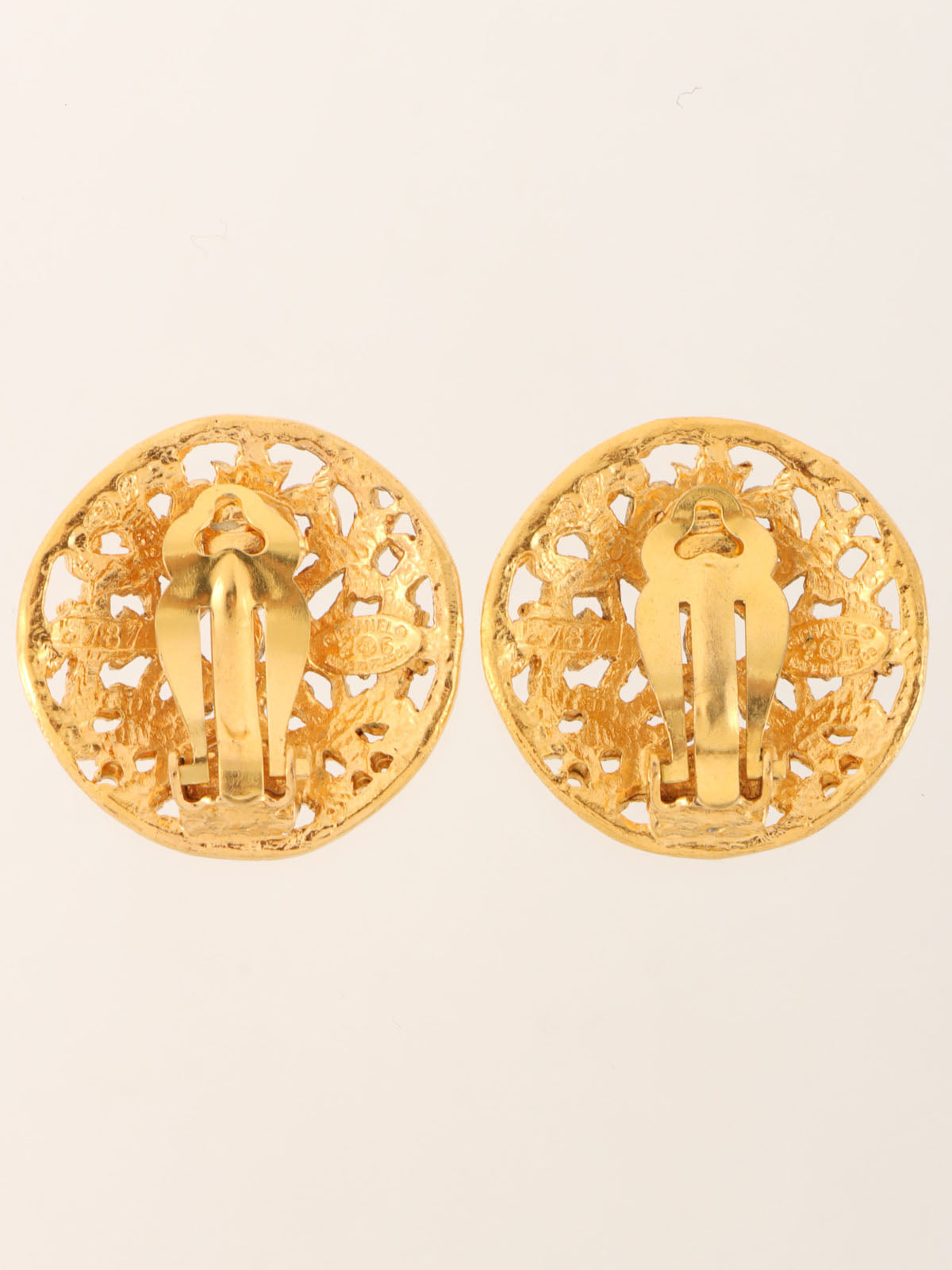 1991年製　ラウンドデザインカットアウトCCマークイヤリング　ゴールド